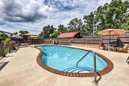 Burkesville Apartment with Views and Pool Access! - image 15