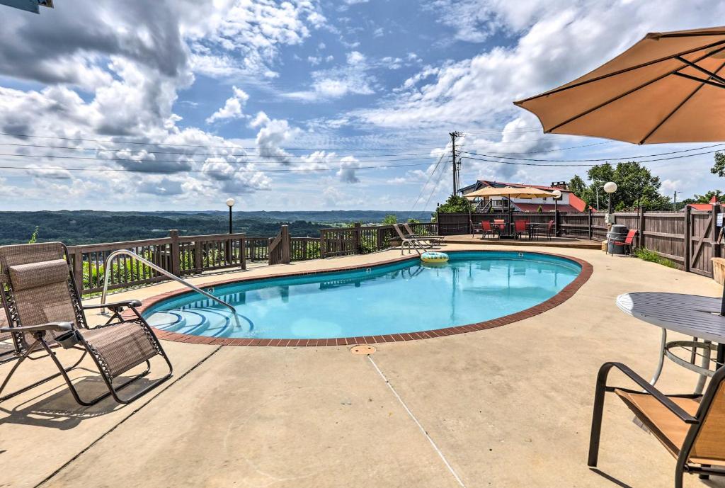 Burkesville Apartment with Views and Pool Access! - image 6