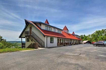 Burkesville Apt with Deck Views and Pool Access! - image 12