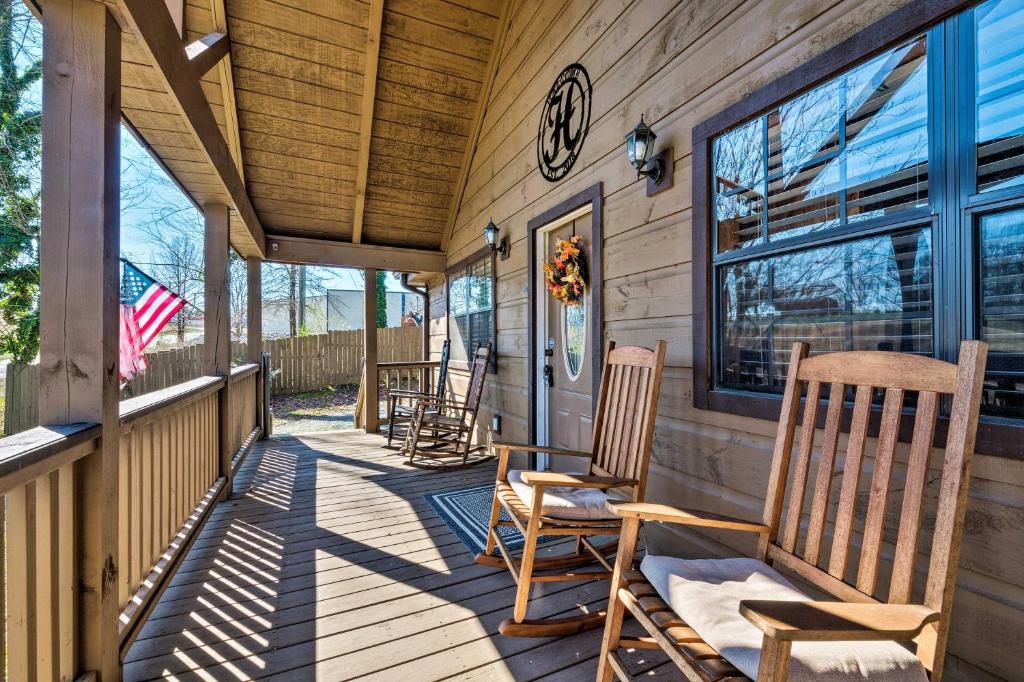 Cozy Cabin Retreat with Deck By Golf and Bass Fishing! - image 3