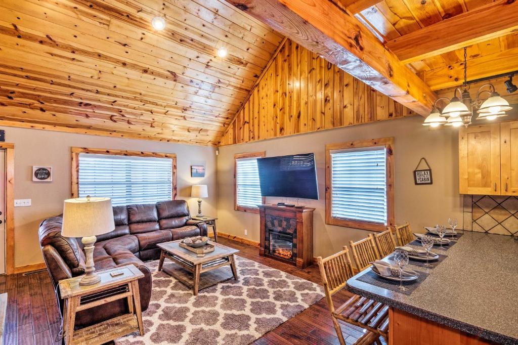 Cozy Cabin Retreat with Deck By Golf and Bass Fishing! - image 7