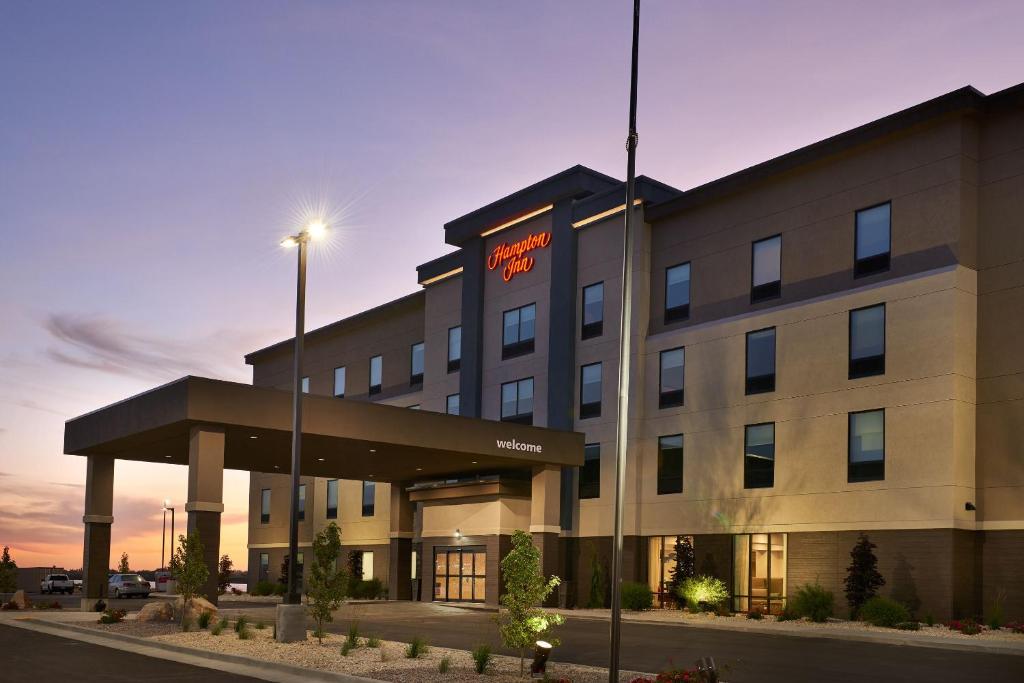 Hampton Inn Burley - main image