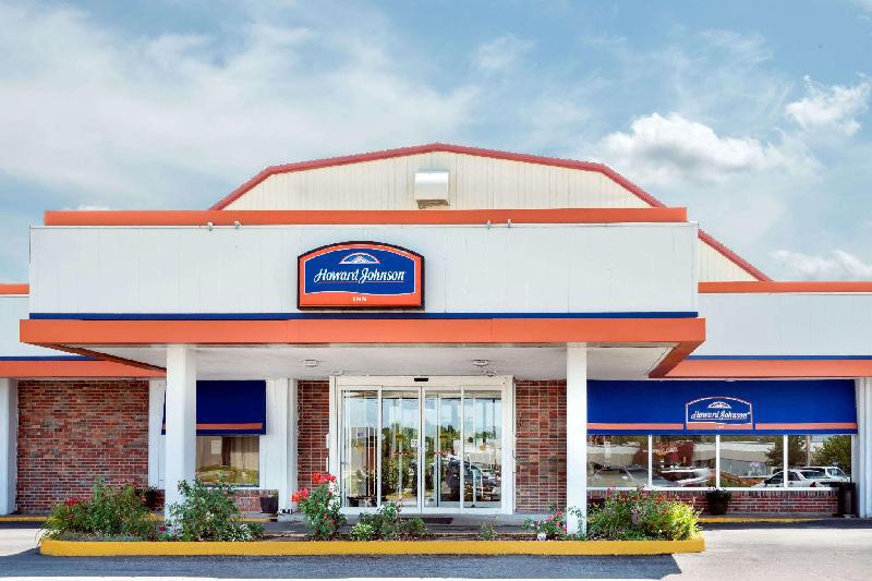 Howard Johnson by Wyndham Burlington - main image