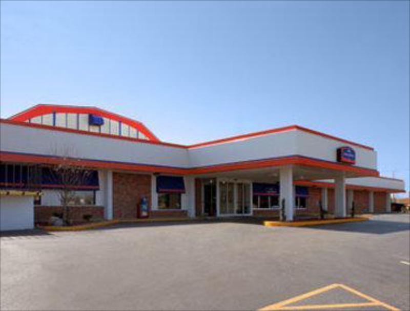 Howard Johnson by Wyndham Burlington - image 2