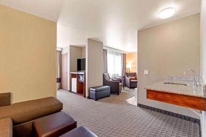 Comfort Suites Burlington - image 7