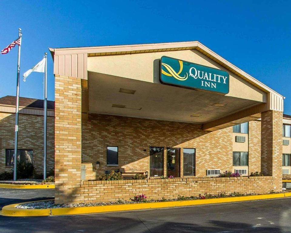 Quality Inn Burlington near Hwy 34 - main image