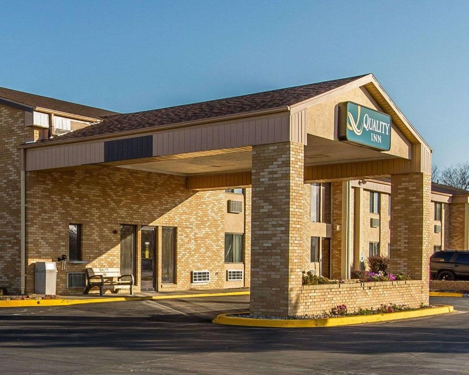 Quality Inn Burlington near Hwy 34 - image 7