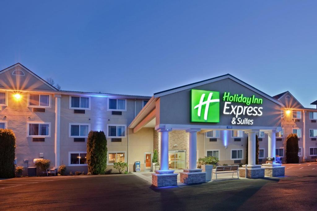 Holiday Inn Express Hotels & Suites Burlington an IHG Hotel - main image