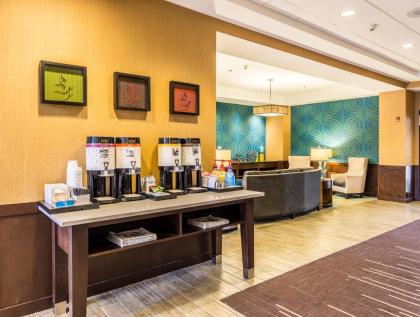 Hampton Inn & Suites Burlington - image 16