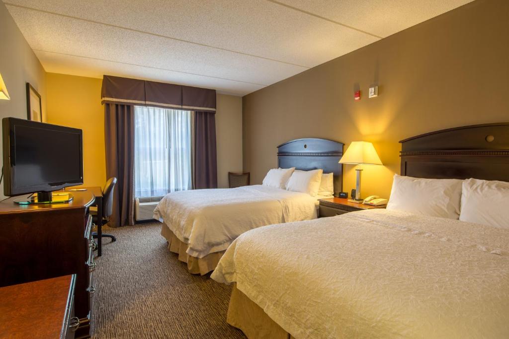 Hampton Inn & Suites Burlington - image 4