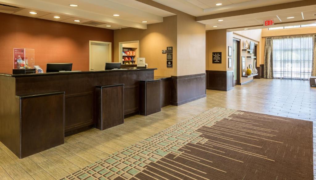 Hampton Inn & Suites Burlington - image 7