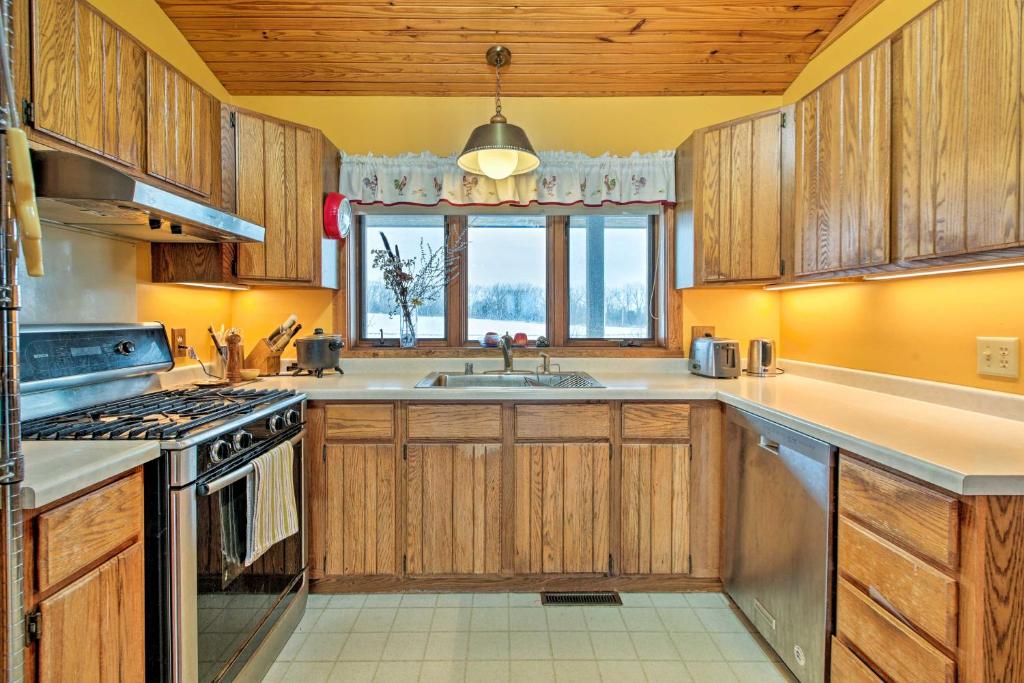 Updated Cabin on 7 Acres - Near Lake Geneva! - image 6