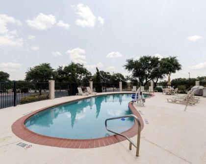 Comfort Inn & Suites Burnet - image 13