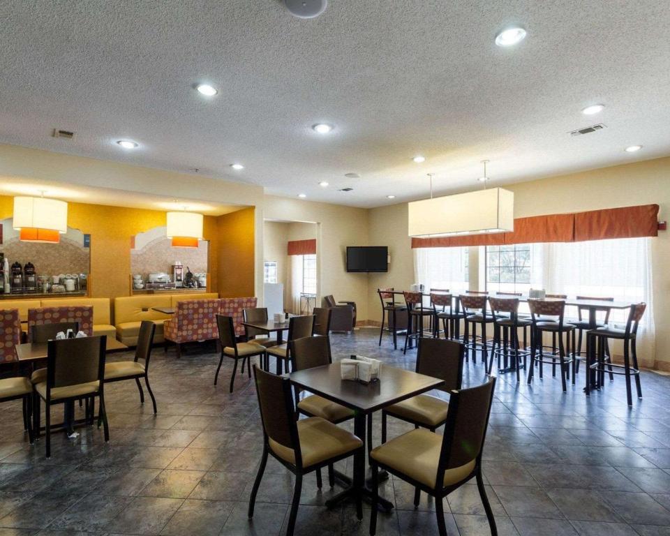 Comfort Inn & Suites Burnet - image 7