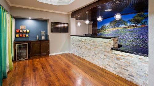 Best Western Post Oak Inn - image 4