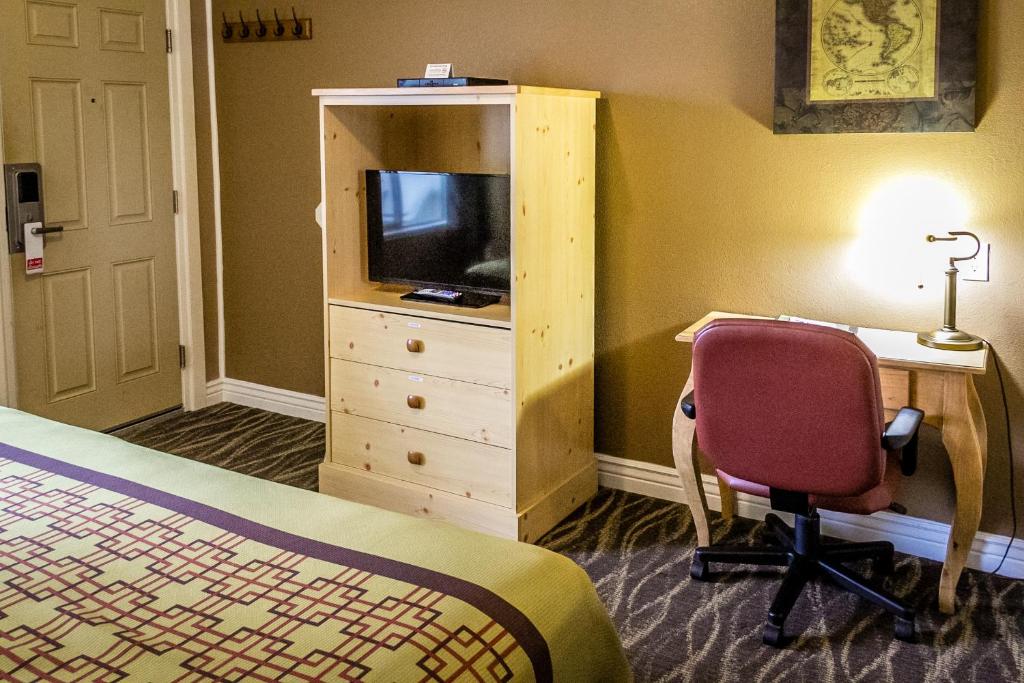 Green Gables Motel & Suites - image 3