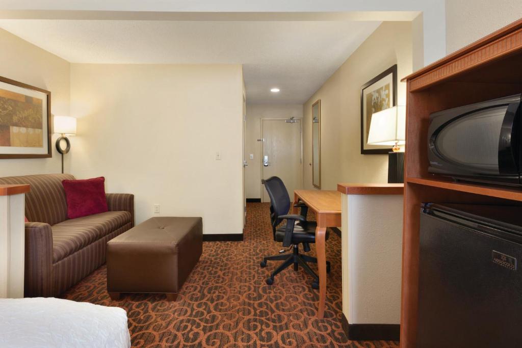 Hampton Inn Minneapolis-Burnsville - image 2