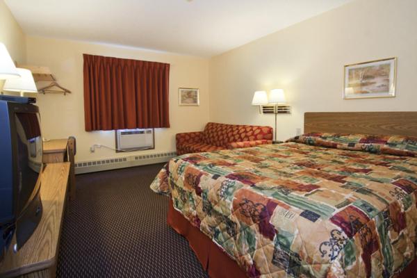 Burnsville Inn & Suites - image 3