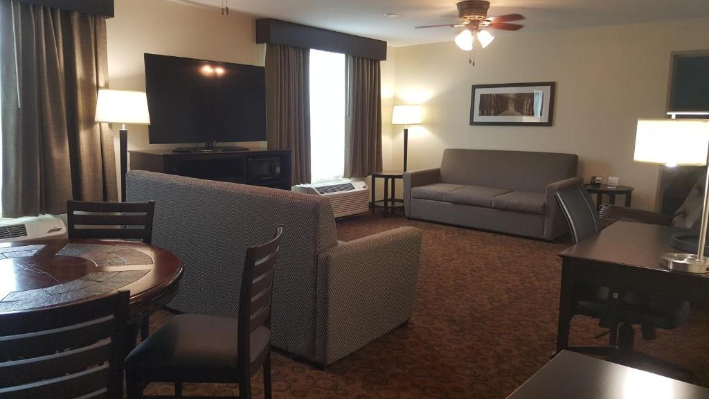 AmericInn by Wyndham Burnsville - image 7