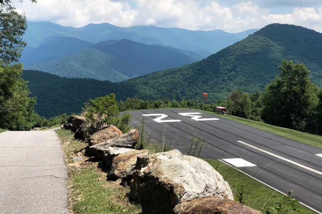 Superb Mountain Air Condo with Views Near Asheville - image 6