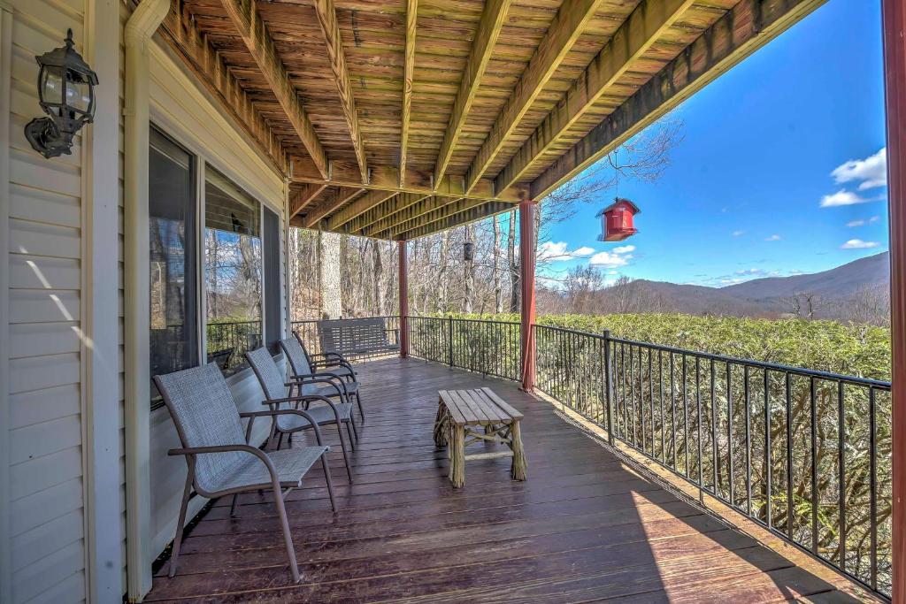 Pisgah National Forest Apartment with Deck and Views! - image 4