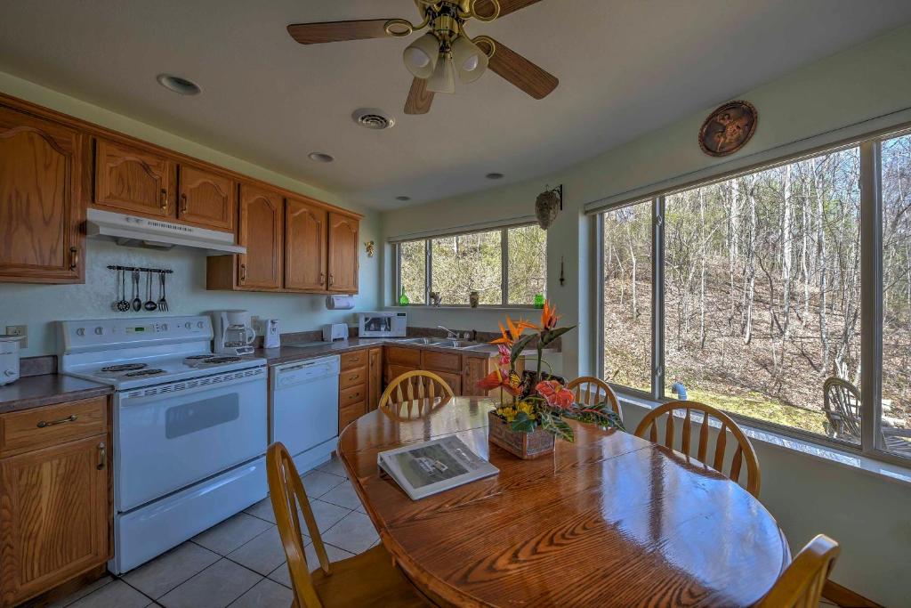 Pisgah National Forest Apartment with Deck and Views! - image 7