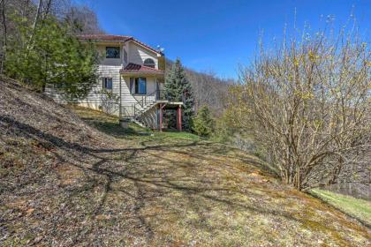 Burnsville Hideaway with Deck and Panoramic Mtn Views - image 11