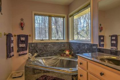 Burnsville Hideaway with Deck and Panoramic Mtn Views - image 15