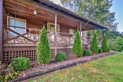 Cozy Burnsville Family Home in National Forest - image 3