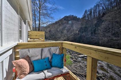 Modern Dog-Friendly Getaway on Cane River! - image 2