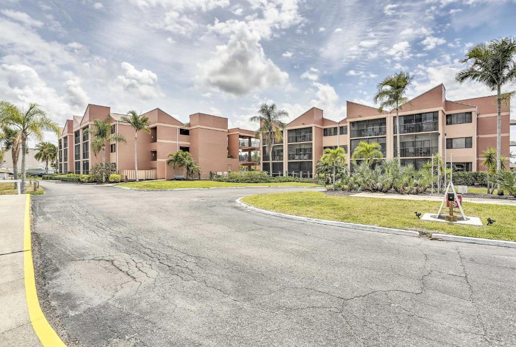 Waterfront Punta Gorda Condo with Pool and Marina - image 4