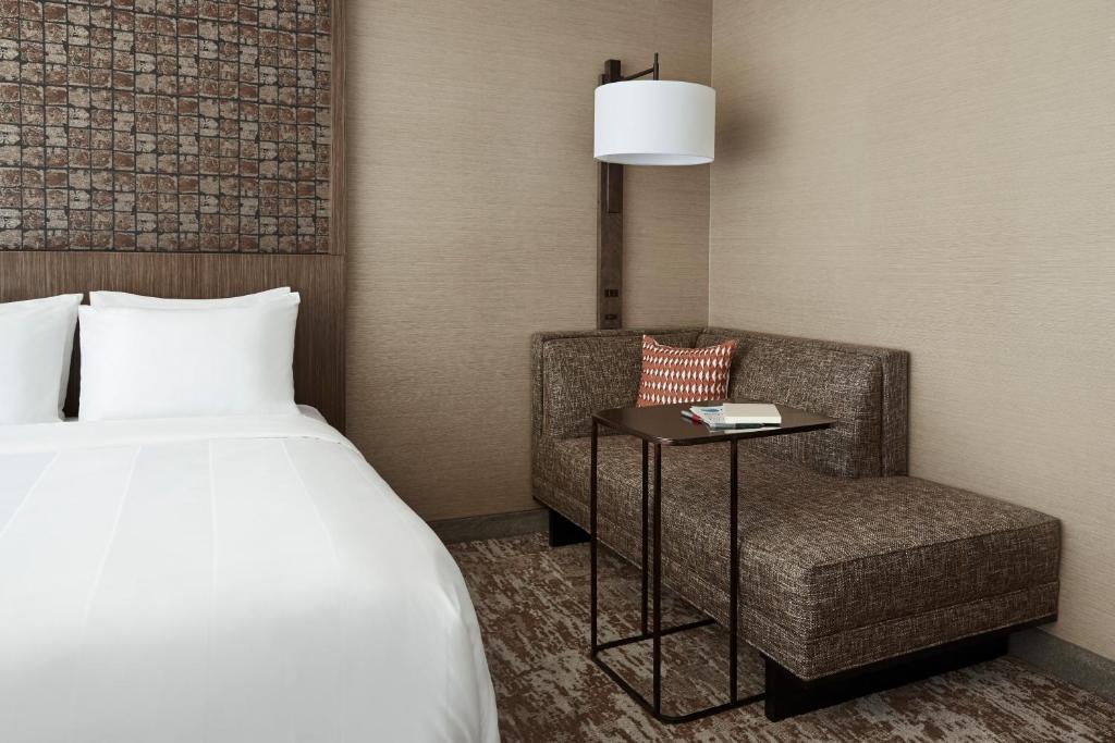 Chicago Marriott Southwest at Burr Ridge - image 7