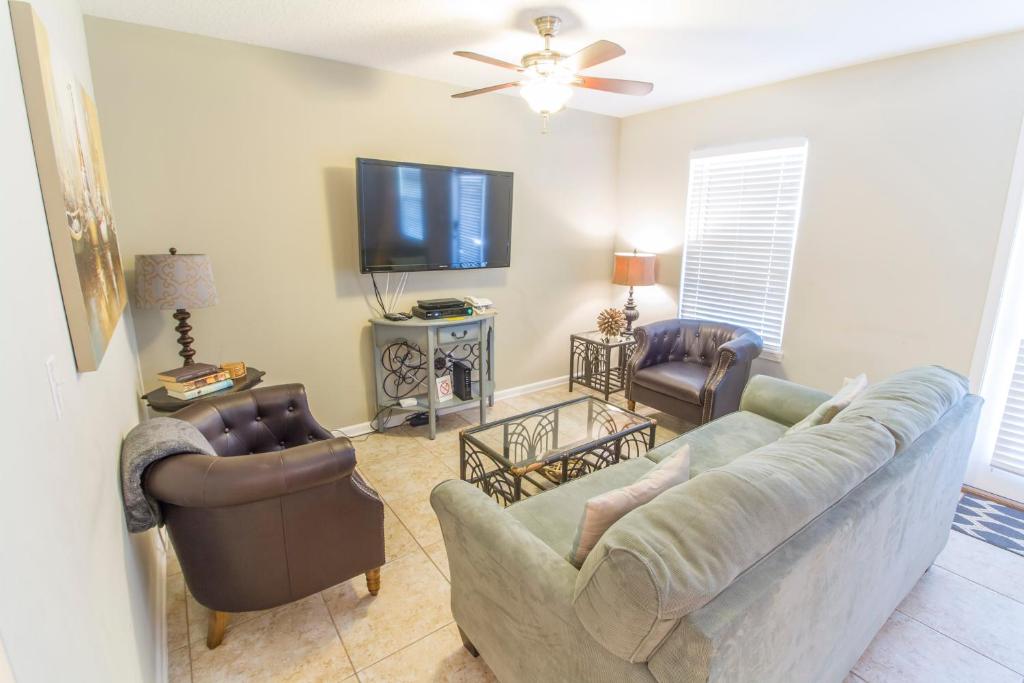 Avery's Ocean Breeze A 3 Bedrooms Ocean View Pet Friendly Sleeps 6 - image 3