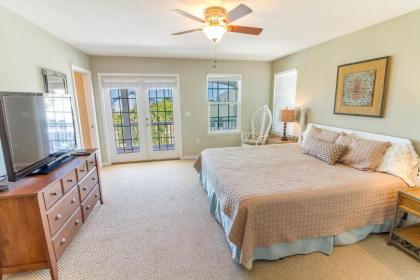 Avery's Ocean Breeze 6 Bedrooms Sleeps 12 Pet Friendly Ocean View - image 12