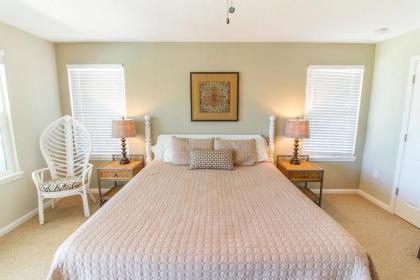 Avery's Ocean Breeze 6 Bedrooms Sleeps 12 Pet Friendly Ocean View - image 13