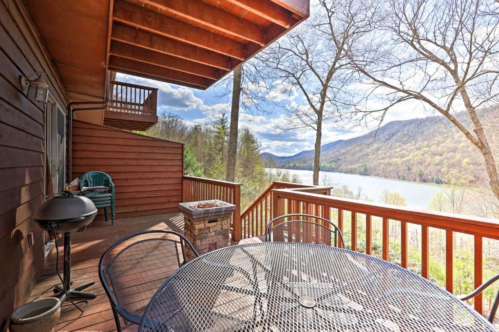 Mountainside Retreat - Stunning Watauga Lake Views - main image