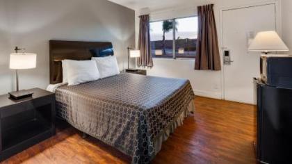 SureStay Hotel by Best Western Buttonwillow - image 8