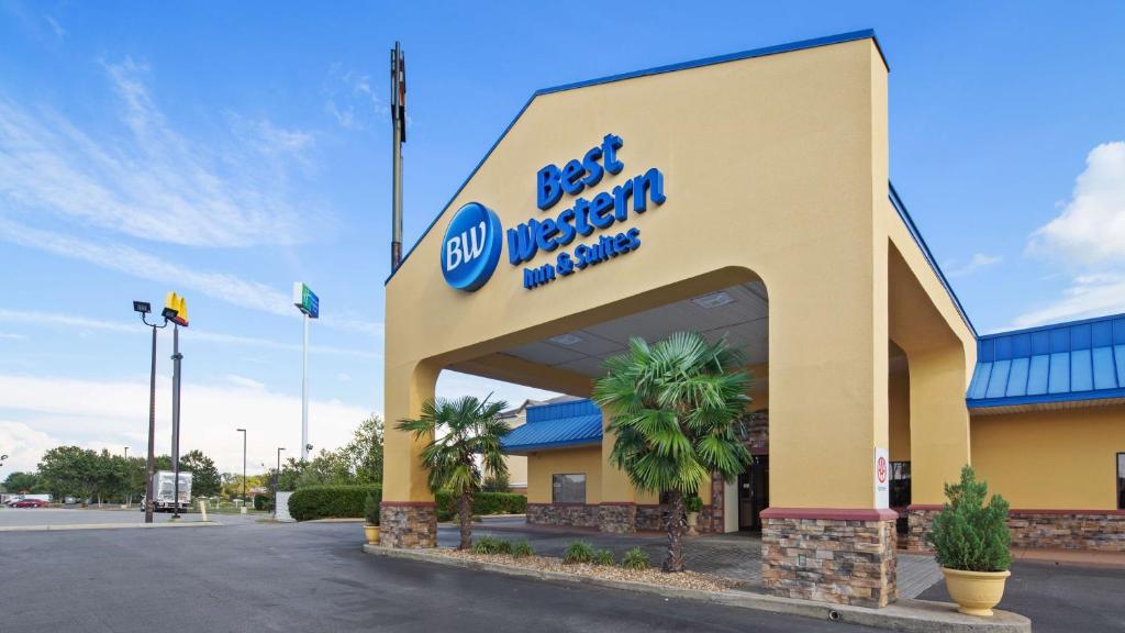 Best Western Inn & Suites - image 2