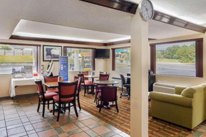 Econo Lodge Byron - Warner Robins - image 12