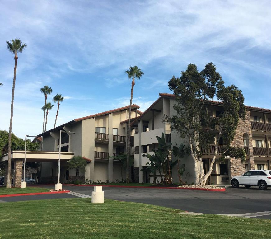 Best Western Carlsbad by the Sea - image 2