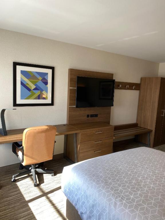 Holiday Inn Express & Suites Chatsworth an IHG Hotel - image 4