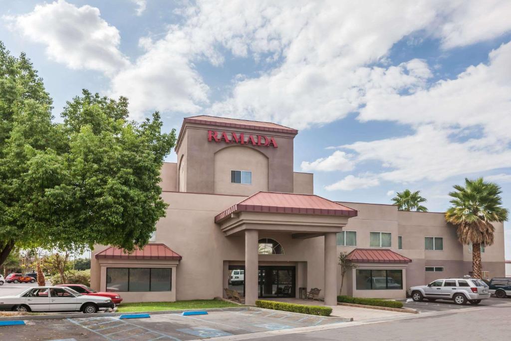 Ramada by Wyndham Bakersfield - main image