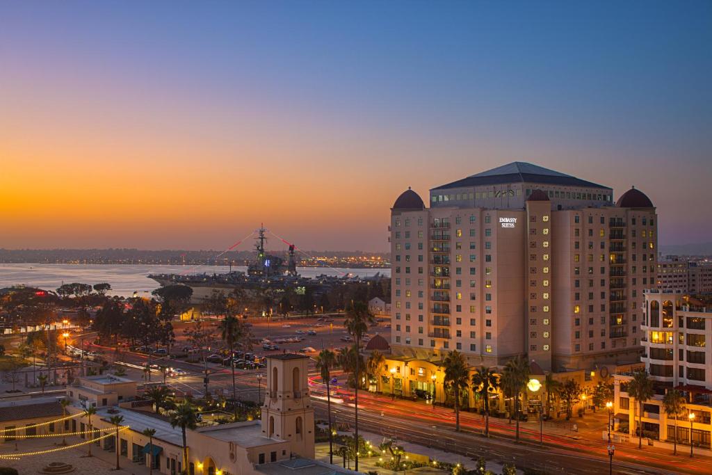 Embassy Suites by Hilton San Diego Bay Downtown - image 5