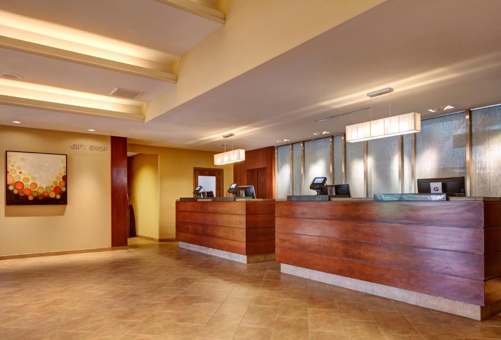 Embassy Suites by Hilton San Diego - La Jolla - image 4