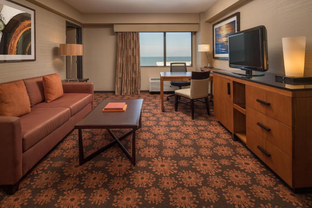 DoubleTree by Hilton San Francisco Airport - image 5