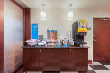 Hampton Inn San Marcos - image 3