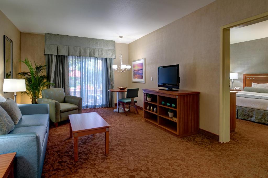 Hilton Garden Inn Carlsbad Beach - image 3