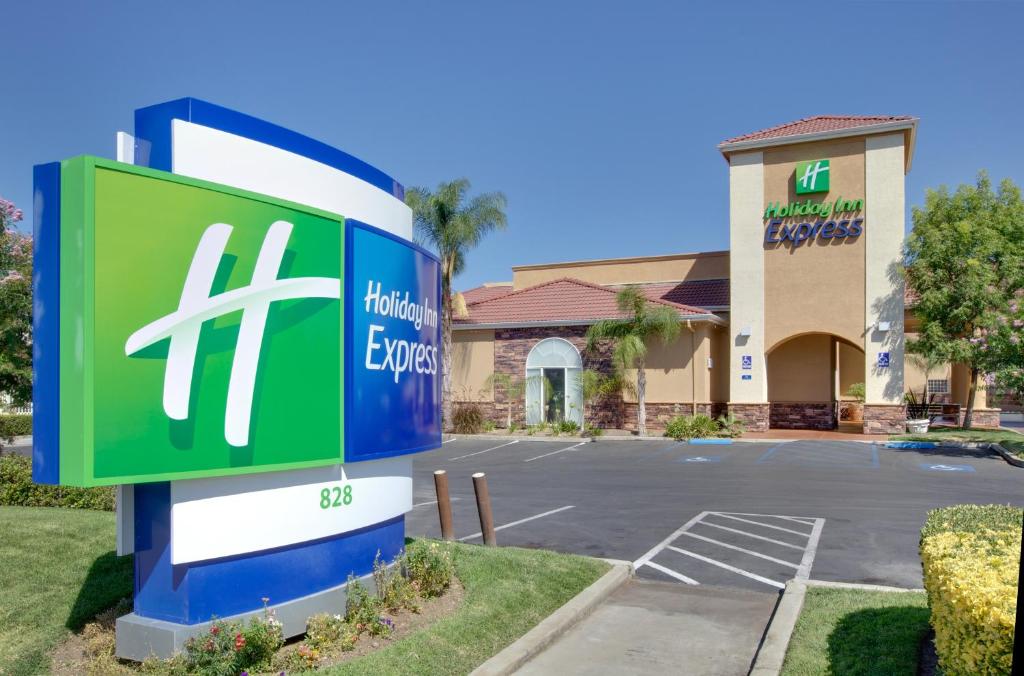 Holiday Inn Express Oakdale an IHG Hotel - main image