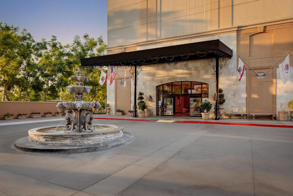 DoubleTree by Hilton Santa Ana - Orange County Airport - main image