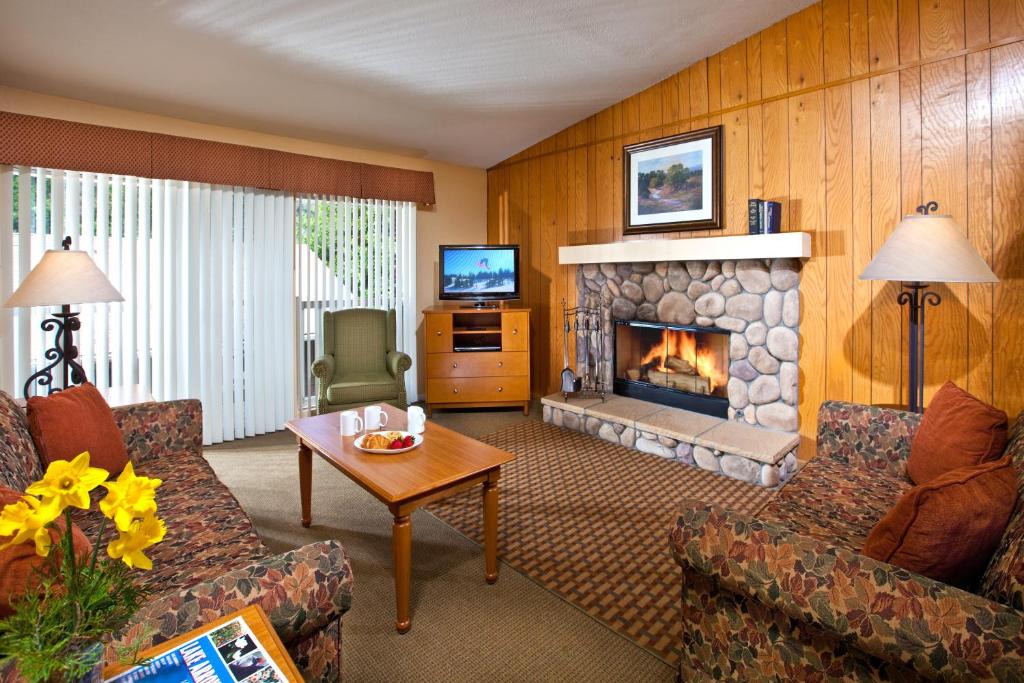 Lake Arrowhead Chalets a VRI resort - image 5